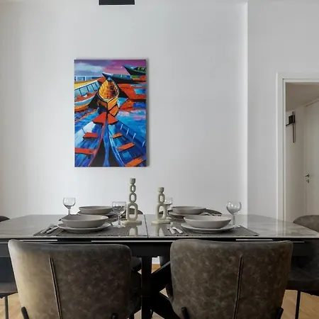 Cozyopolis - Timeless 3-br Escape In Apartment Athens