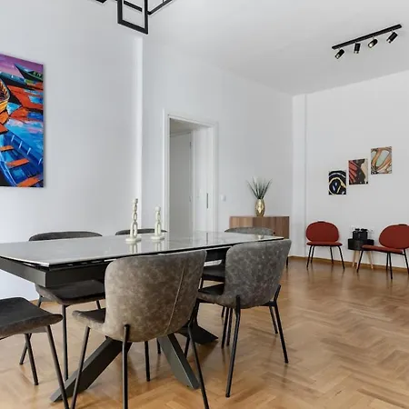 Cozyopolis - Timeless 3-br Escape In *