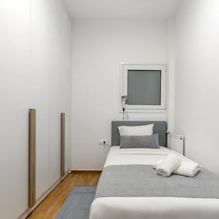 Cozyopolis - Timeless 3-br Escape In Apartment Athens