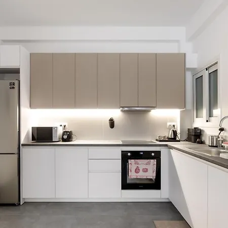 Cozyopolis - Timeless 3-br Escape In Apartment Athens